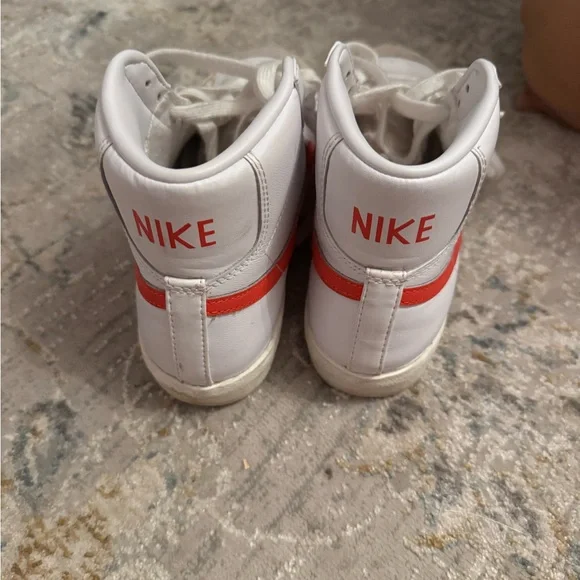 Nike White and Red High-Top Blazers - Picture 4 of 4